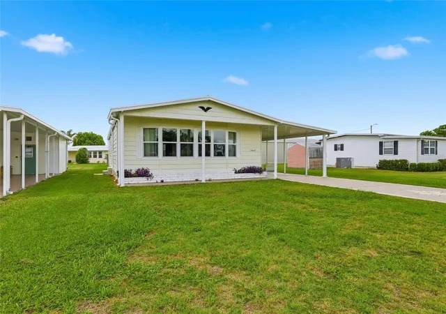 Photo 3 of Manufactured home for sale at 36642 Lakewood Dr, Zephyrhills, FL 33542 | MLS# TB8527801 | Listing updated on 2026-09-16