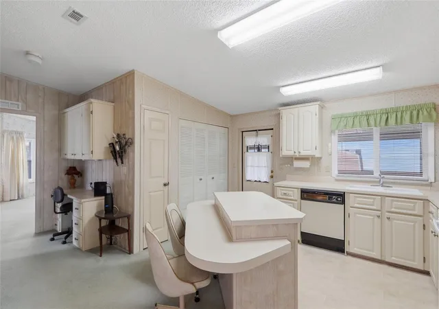 Photo 4 of Manufactured home for sale at 36642 Lakewood Dr, Zephyrhills, FL 33542 | MLS# TB8527801 | Listing updated on 2026-09-16