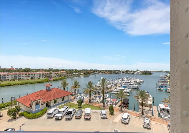Listing Photo 4 - Condo for sale in building located at 505 Tamiami Trl N, Venice, FL 34285 - Unit #501