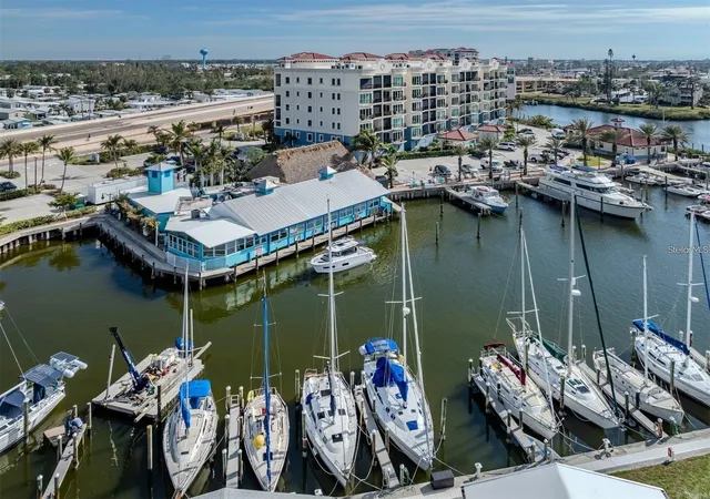 Listing Photo 5 - Condo for sale in building located at 505 Tamiami Trl N, Venice, FL 34285 - Unit #501