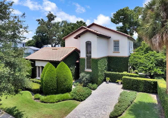 Photo 3 of Single family home for sale at 922 N Pennsylvania Ave, Winter Park, FL 32789 | MLS# O6424685 | Listing updated on 2026-09-16