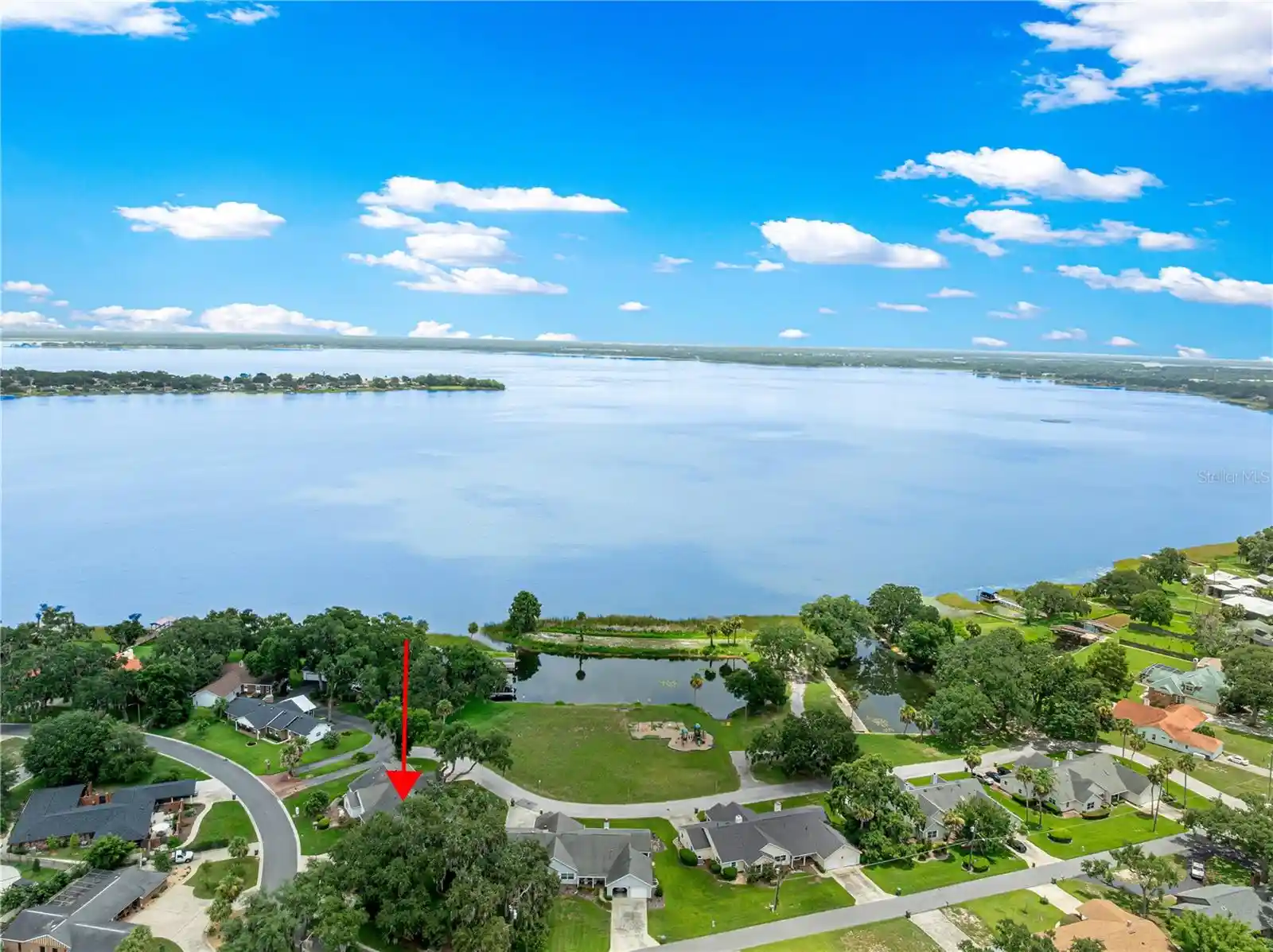 Listing Photo 2 - Condo for sale in 925 Beverly Harbors Dr located at 925 Beverly Harbors Dr, LEESBURG, FL 34748 - Unit 925 Beverly Harbors Dr
