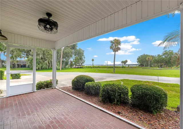 Listing Photo 4 - Condo for sale in building located at 925 Beverly Harbors Dr, LEESBURG, FL 34748