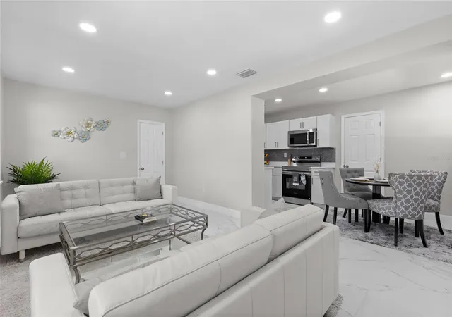 Photo 4 of Single family home for sale at 1375 Lake Dr, Casselberry, FL 32707 | MLS# O6425322 | Listing updated on 2026-09-18