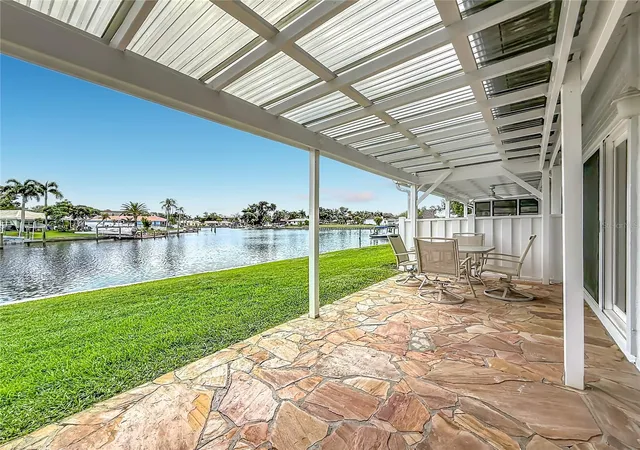 Photo 3 of Townhouse for sale at 6537 Cape Hatteras Way Ne #2, Saint Petersburg, FL 33702 | MLS# TB8529984 | Listing updated on 2026-10-09
