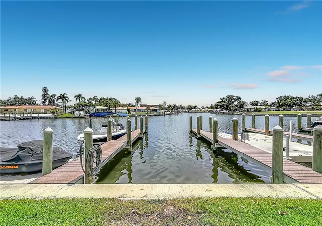 Photo 3 of Townhouse for sale at 6537 Cape Hatteras Way NE #2, Saint Petersburg, FL 33702 | MLS# TB8529984 | Listing updated on 2026-10-09