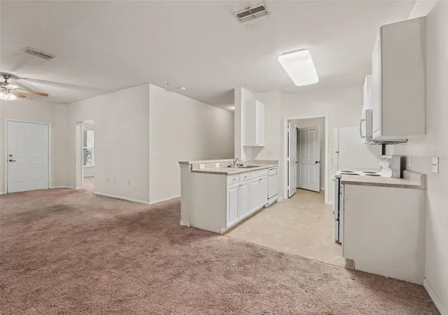 Listing Photo 4 - Condo for sale in building located at 8003 Hemingway Cir, HAINES CITY, FL 33844 - Unit #8003-8