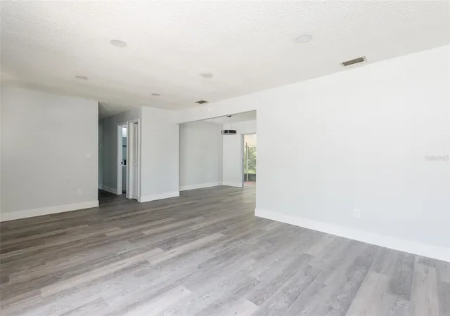 Photo 4 of Single family home for sale at 902 Shangri La Dr, Seffner, FL 33584 | MLS# TB8530557 | Listing updated on 2026-09-17