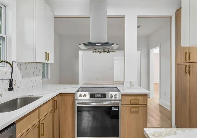 Photo 4 of Sale Pending at 4660 7th Avenue N, Saint Petersburg, FL 33713 | MLS# TB8530625 | Listing updated on 2026-10-13