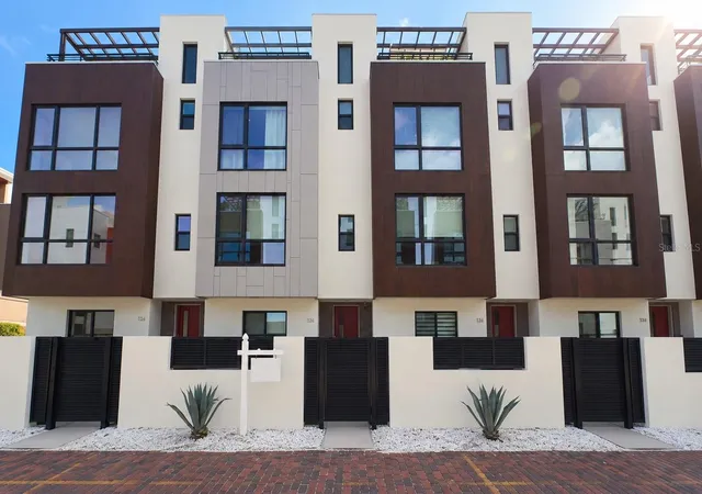 Photo 2 of Townhouse for sale at 136 8th Street N, Saint Petersburg, FL 33701 | MLS# TB8530781 | Listing updated on 2026-09-19