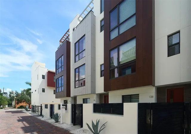 Photo 3 of Townhouse for sale at 136 8th Street N, Saint Petersburg, FL 33701 | MLS# TB8530781 | Listing updated on 2026-09-19