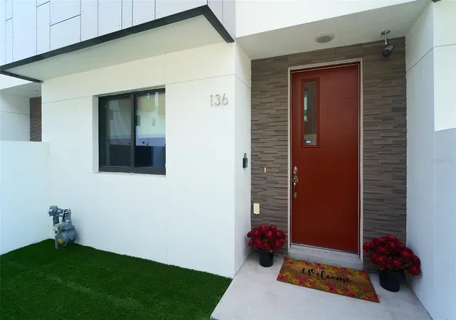 Photo 3 of Townhouse for sale at 136 8th Street N, Saint Petersburg, FL 33701 | MLS# TB8530781 | Listing updated on 2026-09-19