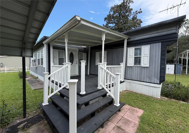 Photo 3 of Sale Pending at 111 SW 158th Terrace, Ocala, FL 34481 | MLS# OM728881 | Listing updated on 2026-09-09