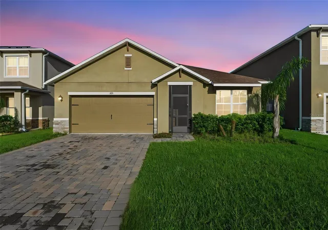 Photo 1 of Single family home for sale at 895 Lazio Cir, Debary, FL 32713 | MLS# V4950312 | Listing updated on 2026-09-17