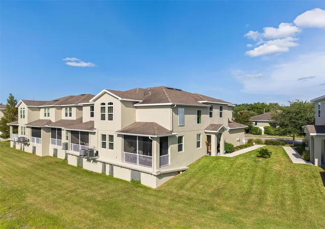 Photo 3 of Townhouse for sale at 1934 Lake Ridge Blvd, Clearwater, FL 33763 | MLS# TB8531186 | Listing updated on 2026-10-16