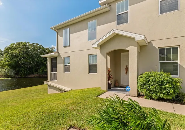 Photo 4 of Townhouse for sale at 1934 Lake Ridge Blvd, Clearwater, FL 33763 | MLS# TB8531186 | Listing updated on 2026-10-16