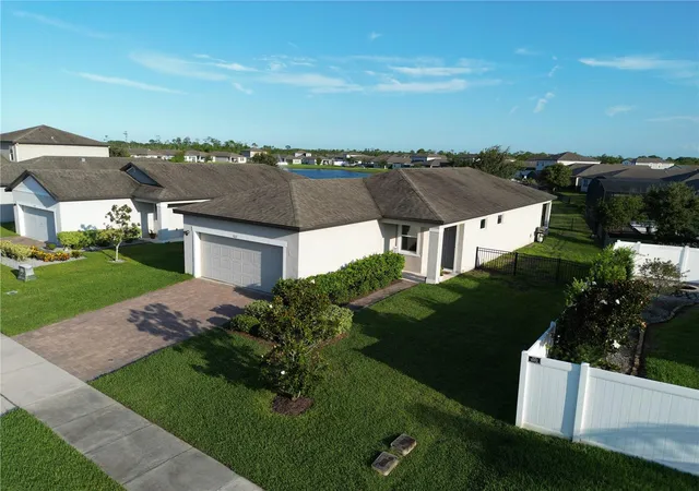 Photo 2 of Single family home for sale at 722 Ladyfish Ln, New Smyrna Beach, FL 32168 | MLS# O6427090 | Listing updated on 2026-09-18
