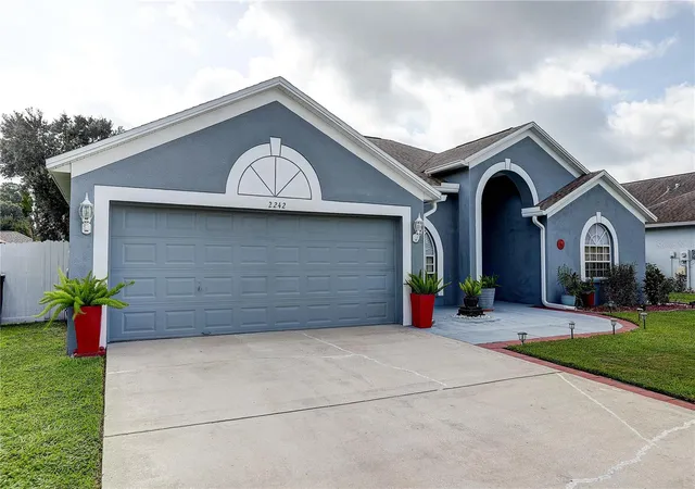 Photo 2 of Single family home for sale at 2242 Towering Oaks Cir, Seffner, FL 33584 | MLS# TB8531581 | Listing updated on 2026-10-06