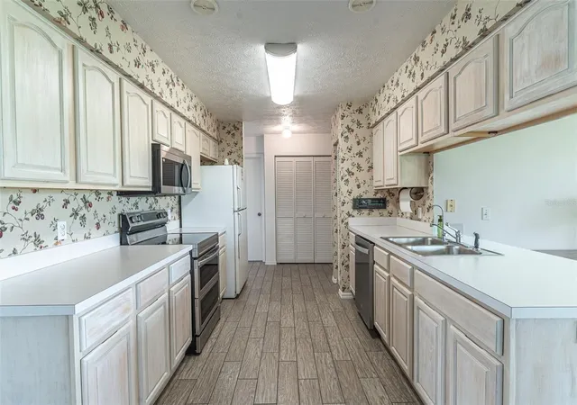 Photo 4 of Single family home for sale at 2260 Grand Cypress Dr, Lakeland, FL 33810 | MLS# L4963695 | Listing updated on 2026-10-25