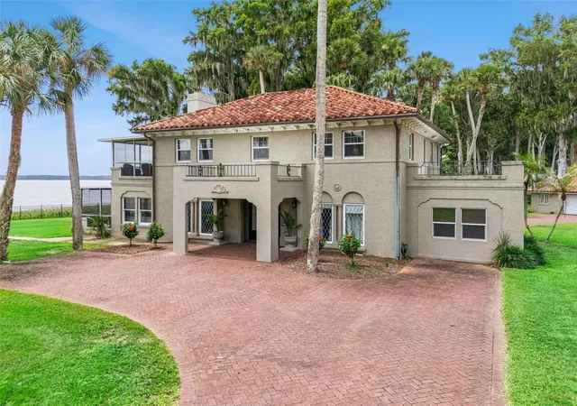 Photo 2 of Single family home for sale at 801 Lake Shore Dr, Leesburg, FL 34748 | MLS# G5115411 | Listing updated on 2026-09-08