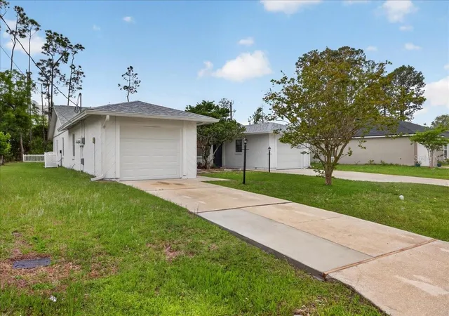 Photo 1 of House for sale at 10 Bren Mar Ln, Palm Coast, FL 32137 | MLS# FC320148 | Listing updated on 2026-09-28
