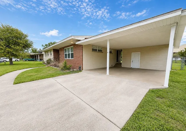 Photo 2 of Single family home for sale at 409 Montgomery Ave, Lakeland, FL 33801 | MLS# S5154269 | Listing updated on 2026-09-18