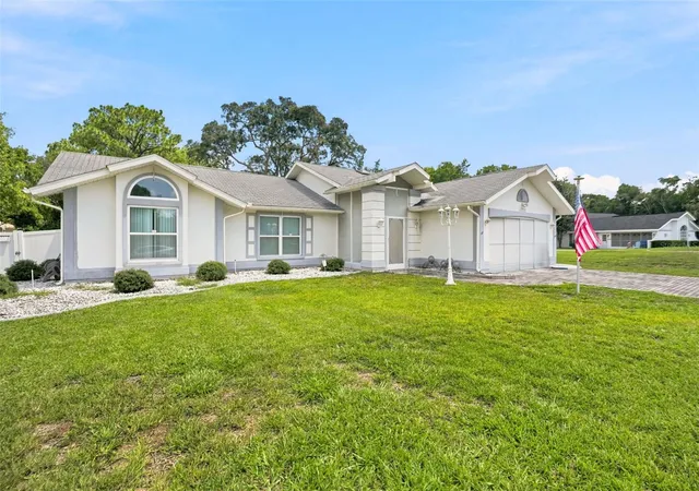 Photo 3 of Single family home for sale at 11333 Silverwood Ct, Spring Hill, FL 34609 | MLS# TB8532760 | Listing updated on 2026-09-17