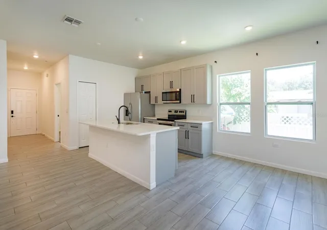Photo 3 of Single family home for sale at 1022 36th, Orlando, FL 32805 | MLS# O6428498 | Listing updated on 2026-09-17