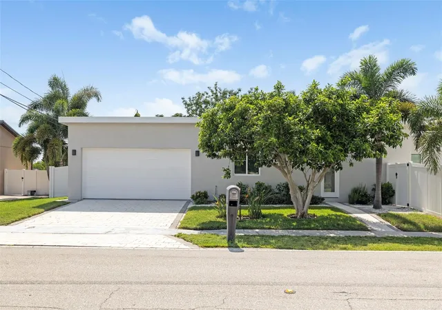 Photo 3 of Single family home for sale at 4524 Riverwood Ave, Sarasota, FL 34231 | MLS# A4701219 | Listing updated on 2026-09-16