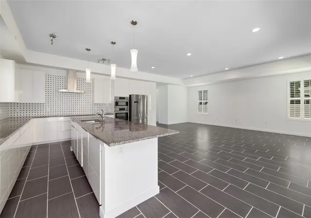 Photo 3 of Single family home for sale at 4524 Riverwood Ave, Sarasota, FL 34231 | MLS# A4701219 | Listing updated on 2026-10-04
