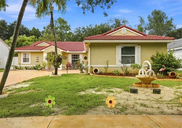 Photo 4 of Single family home for sale at 13501 SW 17th Court, Miramar, FL 33027 | MLS# OM729327 | Listing updated on 2026-10-01