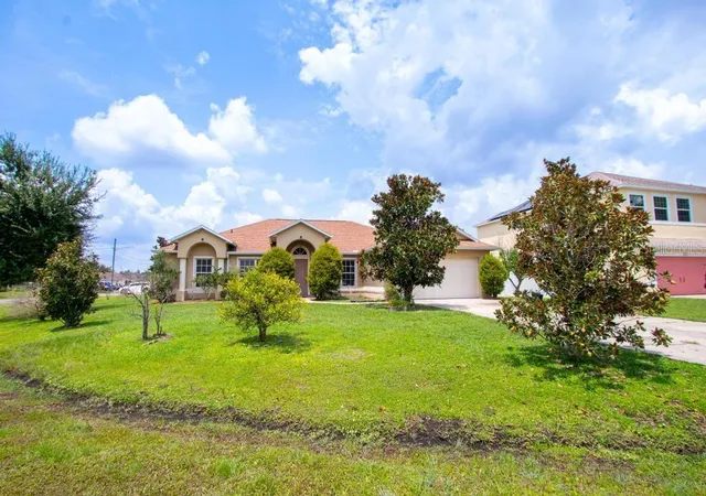 Photo 3 of Single family home for sale at 1126 Lavaur Ct, Kissimmee, FL 34759 | MLS# S5154673 | Listing updated on 2026-10-13