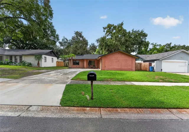 Photo 2 of Sale Pending at 3721 Coppertree Cir, Brandon, FL 33511 | MLS# O6429394 | Listing updated on 2026-09-18