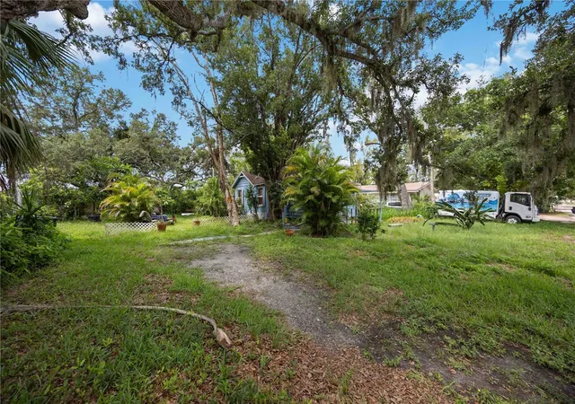 Photo 3 of Single family home for sale at 2126 Olentary St, Sarasota, FL 34231 | MLS# A4701651 | Listing updated on 2026-09-18