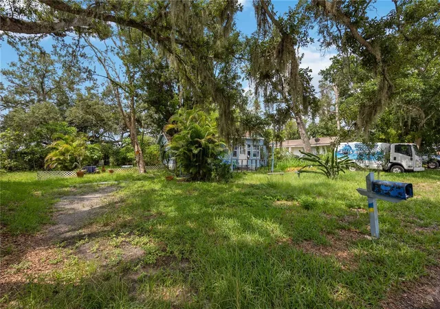 Photo 4 of Single family home for sale at 2126 Olentary St, Sarasota, FL 34231 | MLS# A4701651 | Listing updated on 2026-09-18