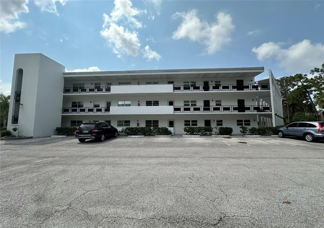 Photo 3 of Condo for sale at 100 El Camino Dr #104, Winter Haven, FL 33884 | MLS# P4939472 | Listing updated on 2026-09-17