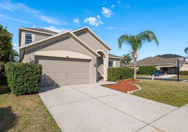 Photo 3 of Single family home for sale at 1810 Winsloe Dr, Trinity, FL 34655 | MLS# W7888147 | Listing updated on 2026-09-08