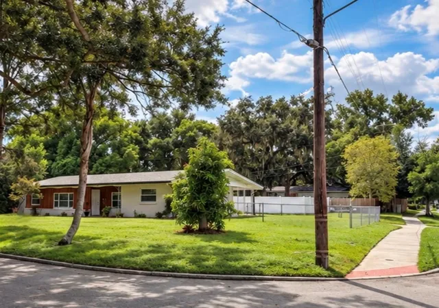 Photo 2 of Single family home for sale at 2410 Lando Ln, Orlando, FL 32806 | MLS# O6429774 | Listing updated on 2026-09-16
