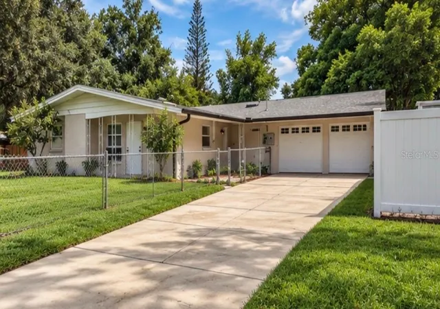 Photo 3 of Single family home for sale at 2410 Lando Ln, Orlando, FL 32806 | MLS# O6429774 | Listing updated on 2026-09-16