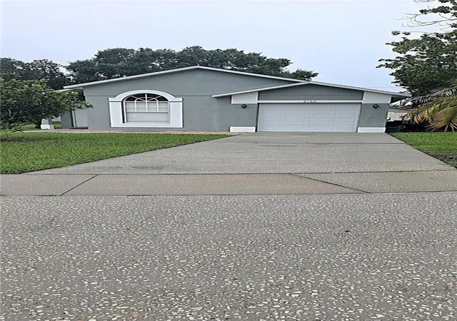 Photo 2 of Single family home for sale at 2160 Eola Ct, Oviedo, FL 32765 | MLS# O6429790 | Listing updated on 2026-10-01