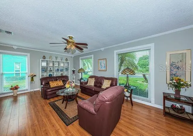 Photo 4 of Single family home for sale at 4577 Great Lakes Dr S #1, Clearwater, FL 33762 | MLS# TB8535168 | Listing updated on 2026-10-08
