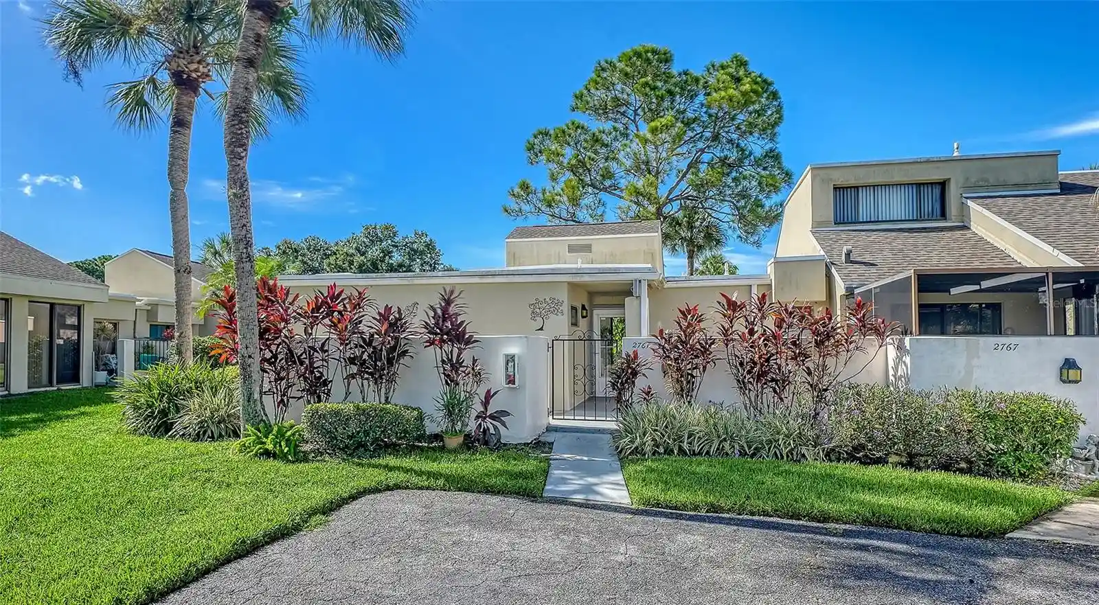 Listing Photo 1 - Condo for sale in 2761 Horseshoe Ct located at 2761 Horseshoe Ct, SARASOTA, FL 34235 - Unit #Q4