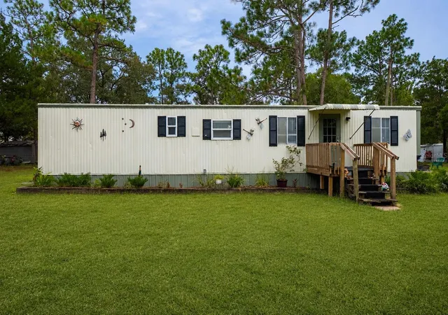 Photo 3 of Sale Pending at 5108 W Field St, Homosassa, FL 34446 | MLS# W7888250 | Listing updated on 2026-09-18