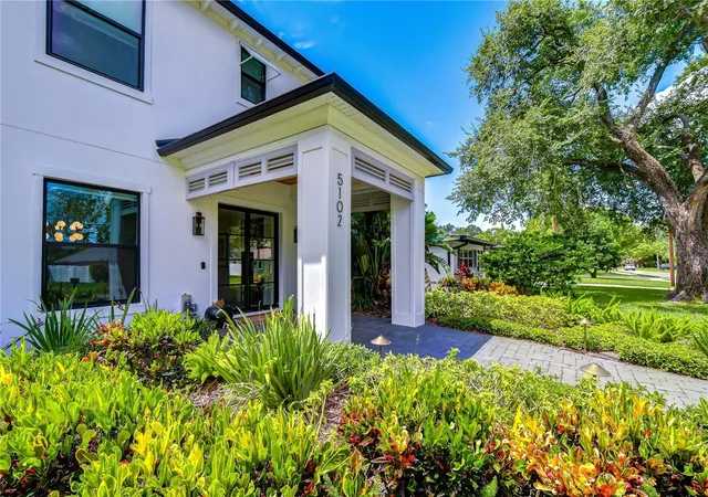 Photo 3 of Single family home for sale at 5102 W Cleveland St, Tampa, FL 33609 | MLS# TB8536070 | Listing updated on 2026-10-01