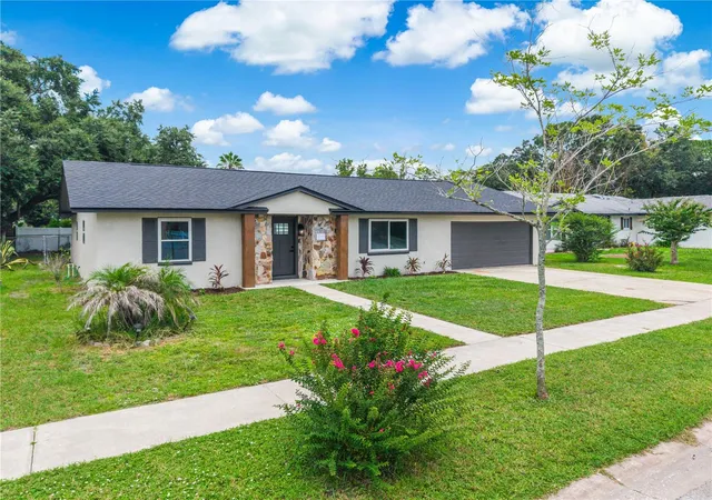 Photo 2 of Single family home for sale at 8624 Baylor Cir, Orlando, FL 32817 | MLS# S5155101 | Listing updated on 2026-10-24