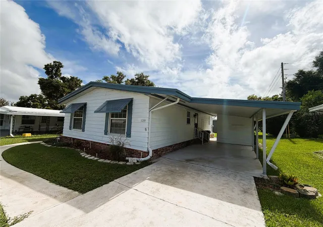 Photo 3 of Manufactured home for sale at 139 Aspen Cir, Leesburg, FL 34748 | MLS# R4911770 | Listing updated on 2026-10-22