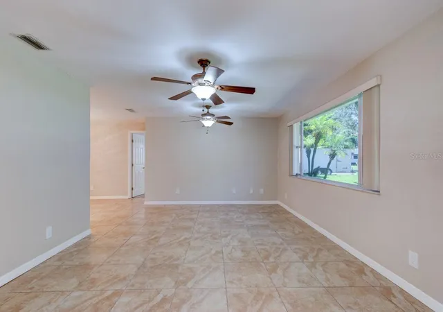 Photo 4 of Single family home for sale at 1013 Indian Oaks E, Daytona Beach, FL 32117 | MLS# V4950609 | Listing updated on 2026-09-26