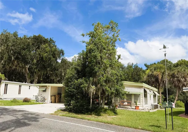 Photo 3 of Manufactured home for sale at 144 Palo Verde Dr, Leesburg, FL 34748 | MLS# R4911772 | Listing updated on 2026-10-22