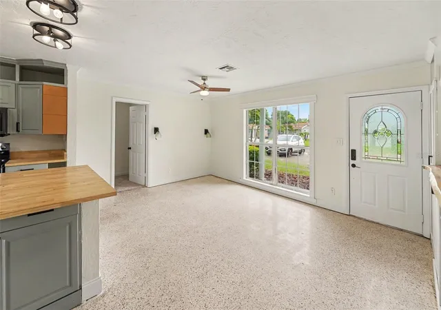 Photo 3 of Single family home for sale at 766 41st Avenue Ne, Saint Petersburg, FL 33703 | MLS# O6431664 | Listing updated on 2026-10-01