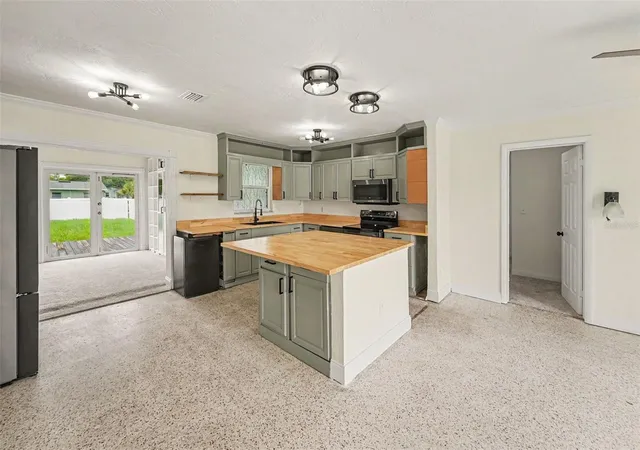 Photo 3 of Single family home for sale at 766 41st Avenue NE, Saint Petersburg, FL 33703 | MLS# O6431664 | Listing updated on 2026-10-01